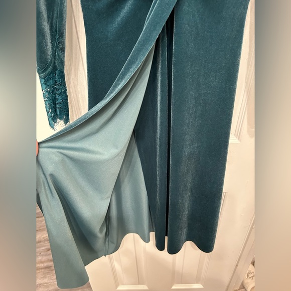Nasty Gal teal velvet mid length dress with slit - Picture 5 of 7